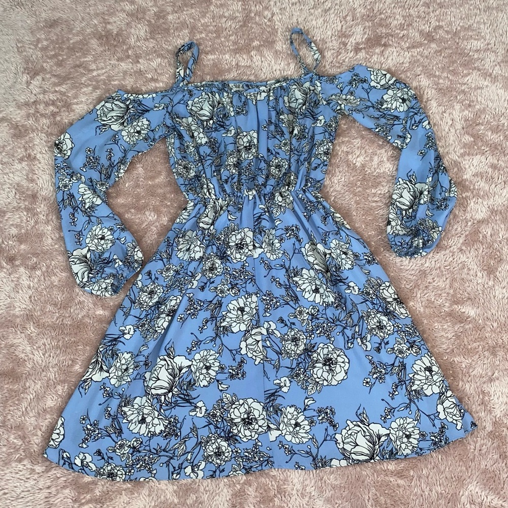 Francescas Long Sleeve Cold Shoulder Dress